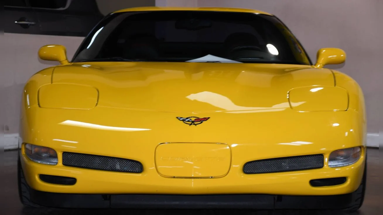 Corvette Generations/C5/C5 2002 Yellow Front.webp